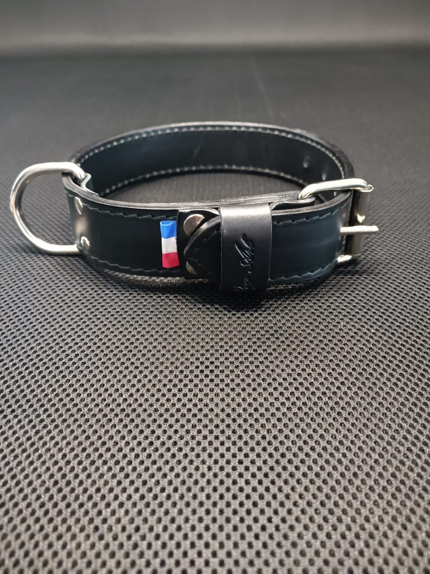 Collier traditionnel en cuir pleine fleur