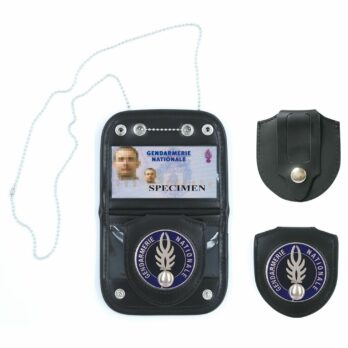 PORTE CARTE AVEC CHAINE et MEDAILLE GENDARMERIE