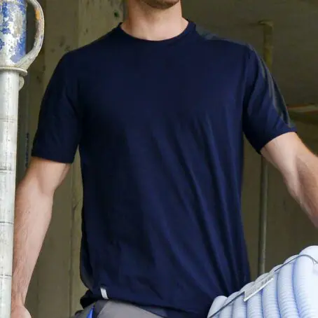 t-shirt bleu marine