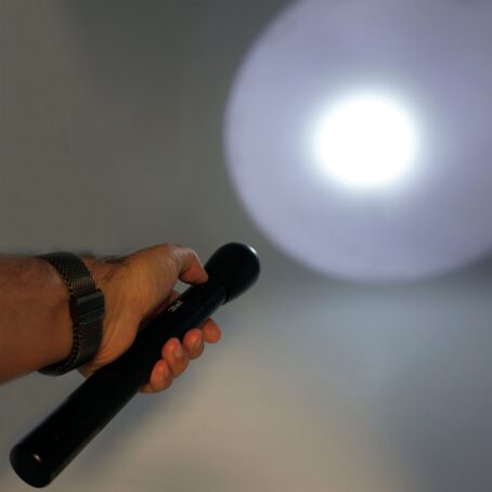 Lampe torche noir rechargeable – Image 2