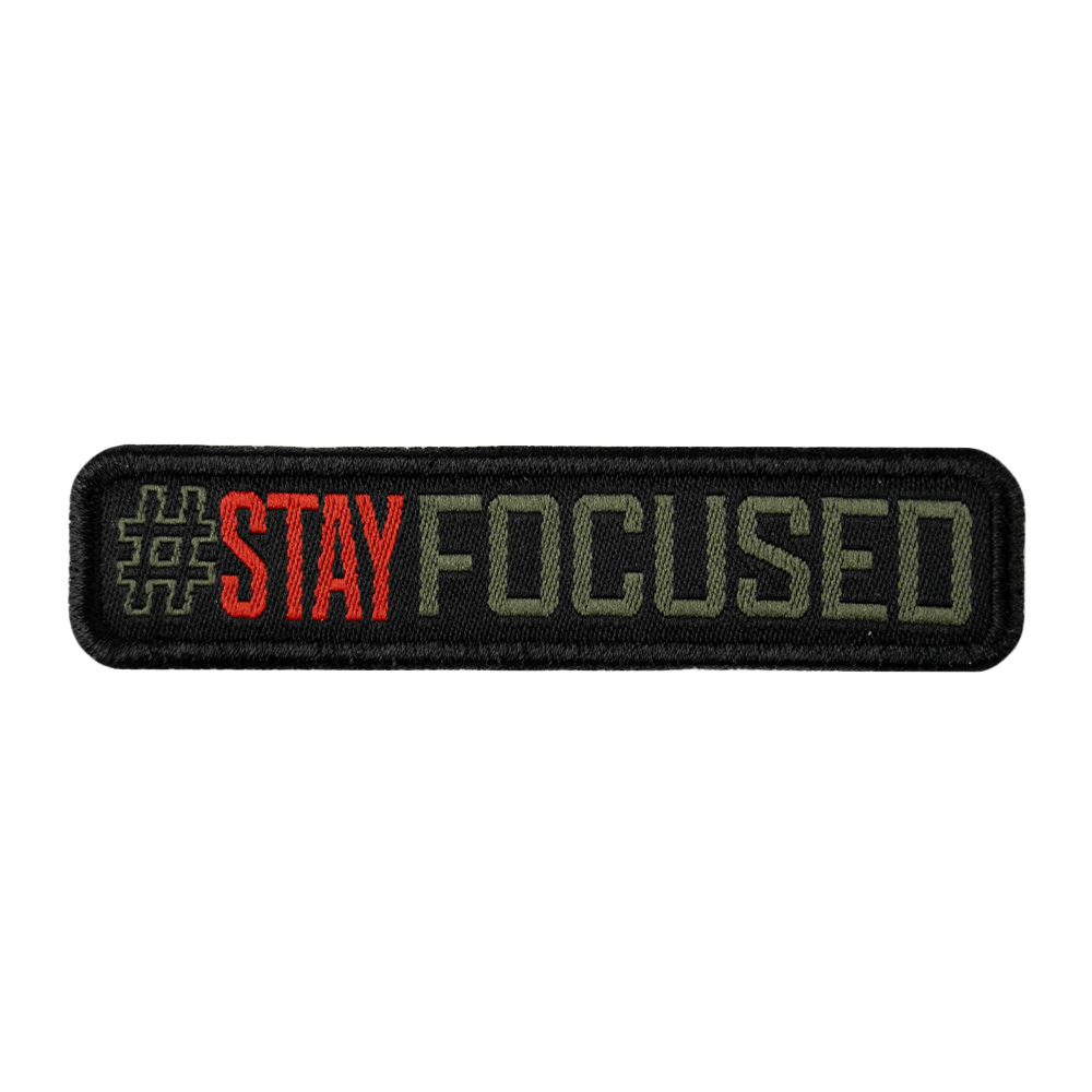 Patch SIGNATURE STAY FOCUSED brodé vert olive/rouge