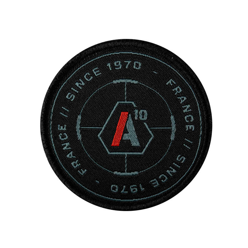 Patch SIGNATURE SINCE 1970 brodé gris béton/rouge
